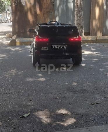 ucuz kask: Uşaq üçün elektrikli avtomobil – Lexus LX-570 stili - Korpusu qara — 4