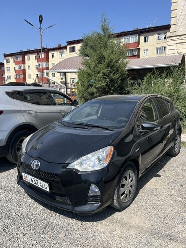 машина дишовый: Черный хэтчбек Toyota Aqua, идеально подходящий для городской езды