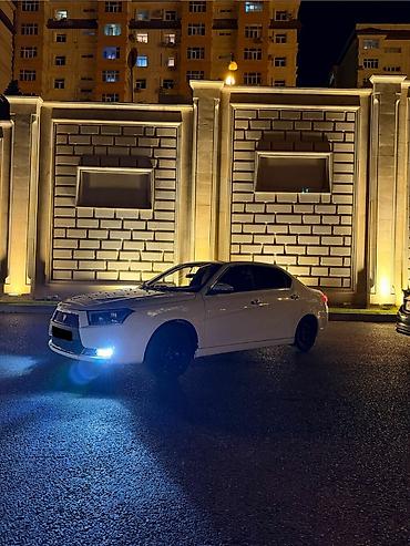 led guzgu: Ağ rəngli sedan – fərdi tüninqli eksteryer və LED işıq paketi — 5