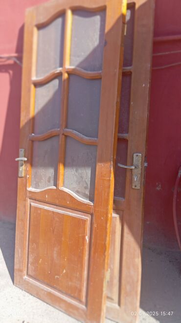 Asılqanlar: Taxta şüşəli qapı dəsti - Material: təbii ağac karkaslı, üst hissədə