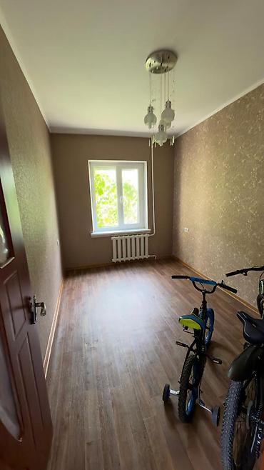 Продажа квартир: 3 комнаты, 62 м², 11 мкр 105 серия, 1 этаж — 15