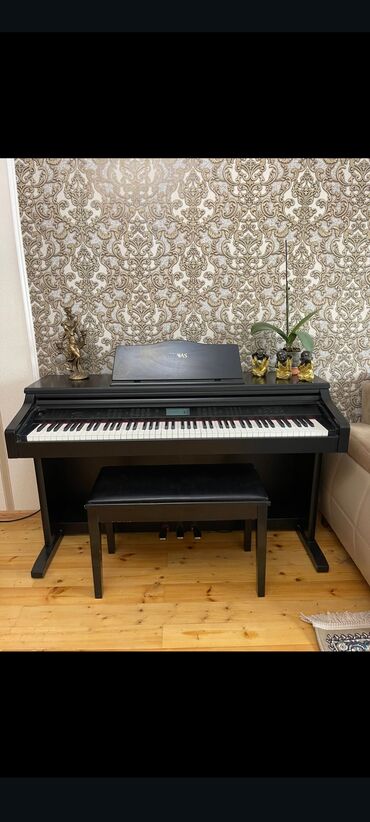 Midi-klaviaturalar: Pianino. 900azn. elektrondur. 3 peddalidir. Tuanas firmasıdı. ela