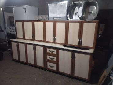 kuxnya studio: Mətbəx mebeli satılır 280₼. Yaxşı vəziyyətdədir. Ölçü 2.80. Üzərində
