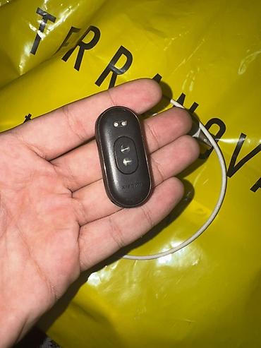 Şəxsi əşyalar: Xiaomi Mi Band 8 + maqnitli şarj kabeli Rezin Remeni köhnəlib deyə — 2