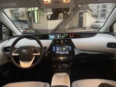 Toyota: Toyota Prius: 2018 г., 1.8 л, Гибрид — 8