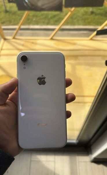 Apple iPhone: IPhone Xr, Б/у, < 16 ГБ, Белый, Чехол, 79 %