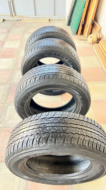 89 tekeri: İşlənmiş Şin Dunlop 265 / 60 / R 18