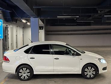 Унаа сатуу: Volkswagen Polo: 2013 г., 1.6 л, Кол менен иштөөчү, Бензин, Седан — 5