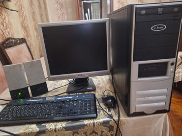 hard disk satilir: Evdə və ya ofisdə istifadə üçün nəzərdə tutulmuş fərdi kompüter. Qara