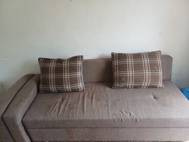 шьем наволочки на диванные подушки: Диван-кровать, цвет - Коричневый, Б/у