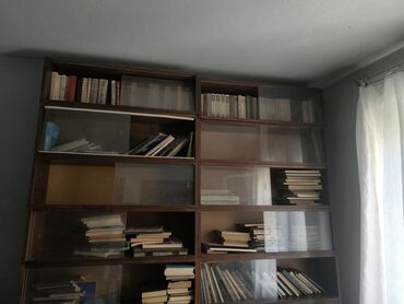 Книжные шкафы: Книжный шкаф, Б/у, Дерево