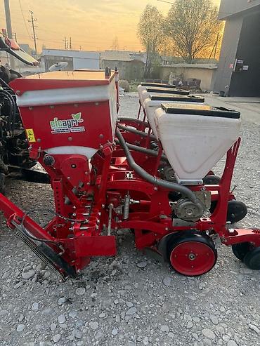 Кукурузные сеялки: Кукурузная сеялка, 4-х рядные сеялки, Новый — 4