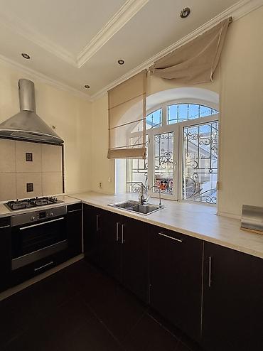 Долгосрочная аренда домов: 175 м², 5 комнат, Кондиционер, Забор, огорожен, Парковка — 5