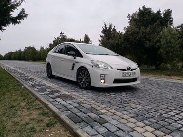 xezer avtomobil krediti 2022: Toyota Prius: 1.8 л | 2012 г. Седан