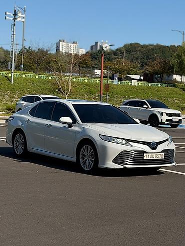 es lexus: Toyota Camry: 2021 г., Гибрид, Седан — 3