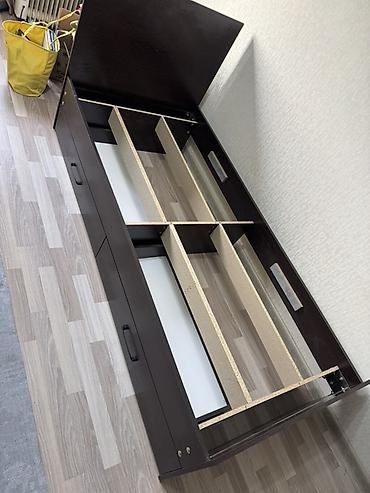 bunk bed: Односпальная кровать с подъемным основанием и системой хранения. Также — 3