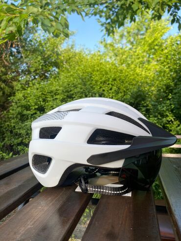 велосипед 4 колесный: Шлемы для прогулок на велосипеде. современный дизайн, гарантия