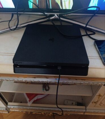 playstation prokat: Sony PlayStation 4 Slim oyun konsolu - Model: PS4 Slim (qara rəng) -