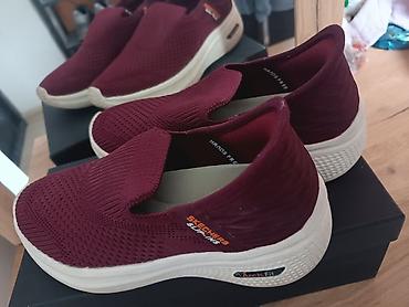 Личные вещи: Кроссовки-слипоны Skechers Slip-ins Arch Fit, бордовые - Модель — 3