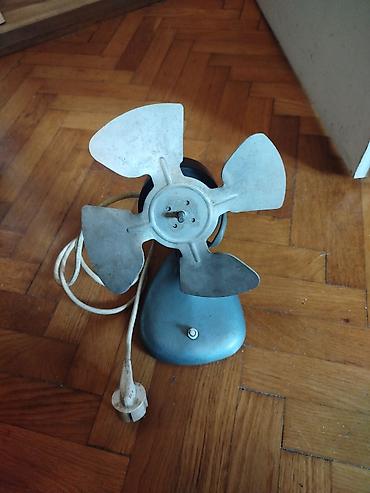 Stoni ventilatori: Stari retro ventilator.Ne znam da li je kompletan. Cini mi se da fali na lalafo.rs — 2 Stoni ventilatori: Stari retro ventilator.Ne znam da li je kompletan. Cini mi se da fali — 2