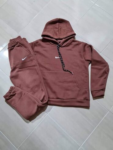 Gornji i donji deo: Termo zenske trenerke
S M L XL XXL
2600 na seriju 3000 na komad — 8