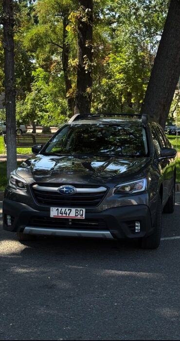 дополнительная фара: Полноприводный кроссовер Subaru Outback в темно-сером цвете, идеальный