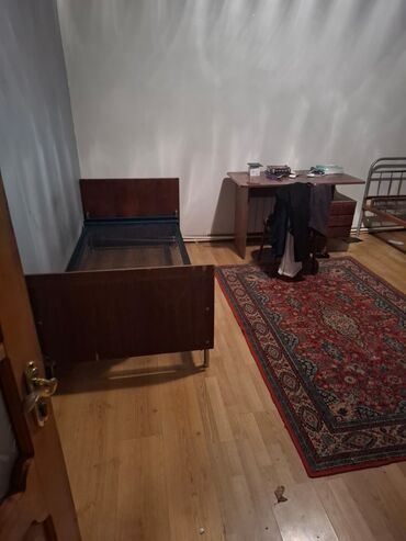 qurtulusda kiraye ev: Heyet evinin 1 ci mertebesi kiraye verilir,giris cixisi ayridi ev ela