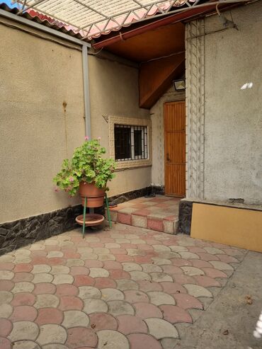 дом в городе бишкек: 100 м², 5 комнат, Старый ремонт Кухонная мебель