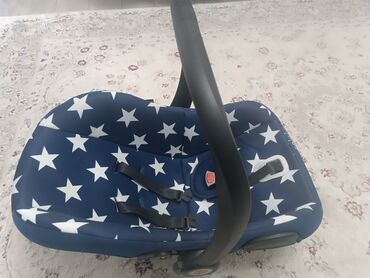 коляски для новорожденных: Автокресло, цвет - Синий, Б/у