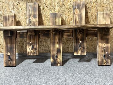 утюжный стол для дома: Продаю деревянную вешалку. Длина 1 метр, высота 60 см. Ручной работы