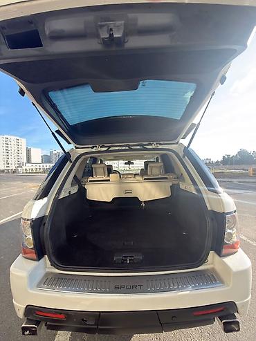 Land Rover: Range Rover Sport – ağ rəngdə, 5 qapılı SUV. Əsas xüsusiyyətlər: - — 7