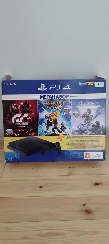 PS4 (Sony Playstation 4): Ps4 slim 1 Tb. 2 orjinal pult. Qutusunda veriləcək. Az işlənib. Ustada