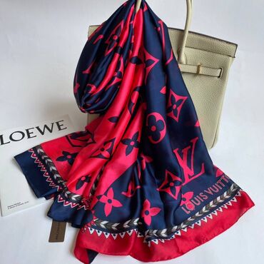 Baş geyimləri: Brend şərflərin və yaylıqların replikası, qiymətlər 25 manatdan — 10