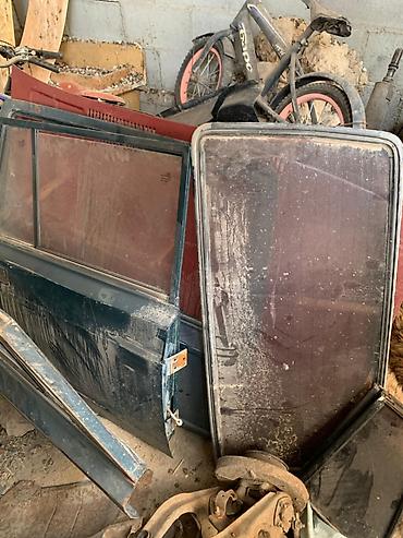 Передние фары: Предлагаются различные автомобильные запчасти, включающие задние — 12