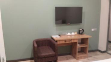 nomad hostel: Уютный номер в мини-отеле - Просторная двуспальная кровать с — 1