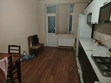 ev axdarıram: Ev 20 yanvar metrosuna 2 dq məsafədə yerləşir. Aylıq 150 m plus 20 m — 2