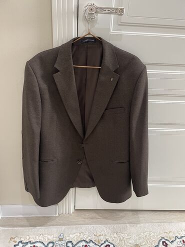 шикарный костюмчик: Продаю шикарный пиджак почти новый одевал пару раз 54 размер, 6