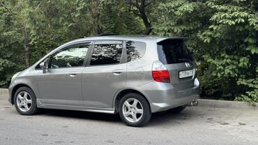 шевроле спарк 2017 цена: Хэтчбек Honda Fit серебристого цвета. Компактный, экономичный