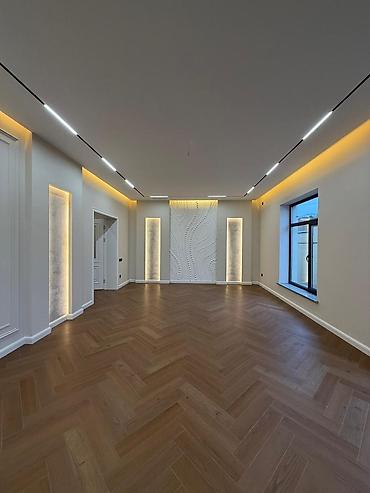 Продажа коттеджей и домов: 📍 Арча-Бешик, ул. Эр-Тайлак На участке 7 соток расположен просторный — 10