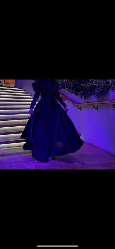 длинное платье с вырезом на ноге: Вечернее платье, Пышное, Длинная модель, С рукавами, S