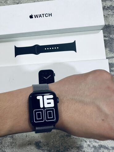 aplle watch 4: Apple Watch SE 40 mm Black Срочно продаю состояние новое !