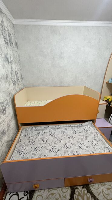 двухместный кроват: Детский гарнитур, цвет - Бежевый, Б/у