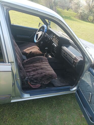 Opel: Opel Rekord: 1984 г., 2 л, Седан — 9