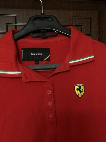 qadın kostyumları 2022: Ferrari S razmer orginal tshirt polo