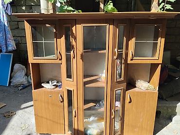 qedimi bufet: Vitrinli qonaq otağı dolabı - Material: taxta/laminat örtük, qoz — 4