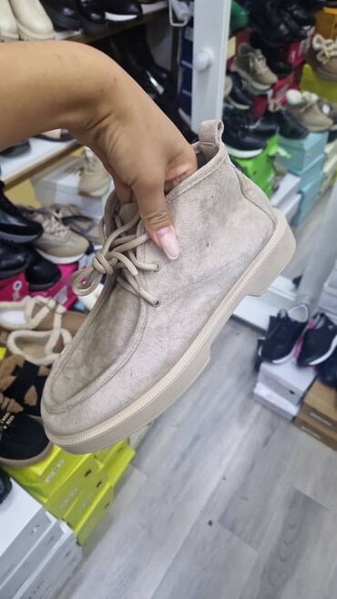 для обувь: Замшевые ботинки-чиносы бежевого цвета - Материал верха: мягкая замша