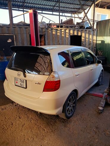 машины за 6000 долларов: Honda Fit: 2002 г., 1.3 л, Вариатор, Бензин, Хэтчбэк