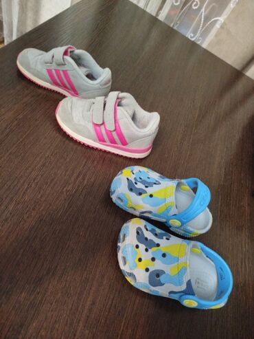 Детская обувь: Кроссовки оригинал Адидас для девочки размер 23, кроксы оригинал