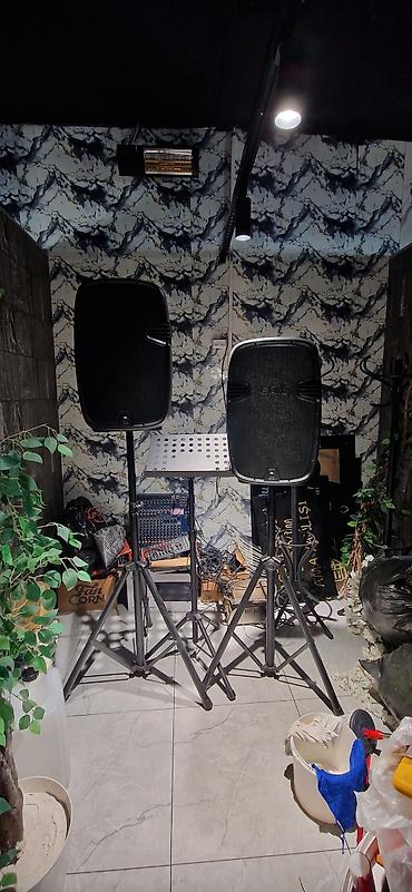 Звуковое оборудование: Səhnə və səs-avadanlıq paketi Tərkib: - 2 ədəd JBL EON aktiv akustik — 2