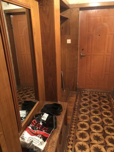 Köhnə tikili: Kiraye verilir otaq yoldasi lazimdi 2 nefer adam basi 200: 3 otaqlı — 5